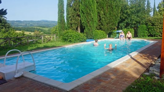Erfrischendes Bad in der Piscina